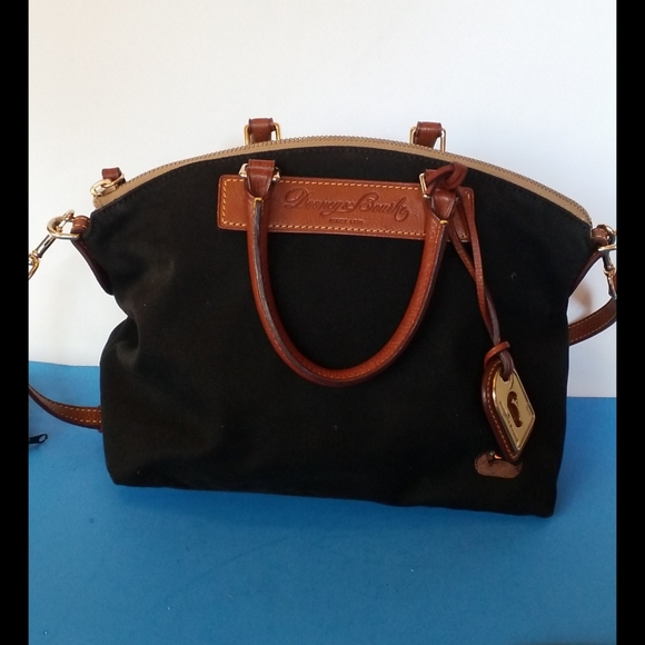 Dooney & Bourke Handbags - Vantage Dooney and Bourke shoulder bag